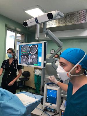 Premieră naţională la Iaşi: Operaţie pe creier cu ajutorul unui robot performant