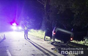 Volkswagen Golf cu 7 copii  înghesuiți în portbagaj, accident mortal pe un drum din Kiev. În maşină erau 16 oameni - VIDEO