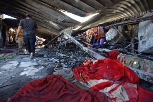 Imagini cutremurătoare cu spitalul Covid devastat de incendiu, în Irak. Cel puțin 92 de morți, potrivit unui nou bilanţ
