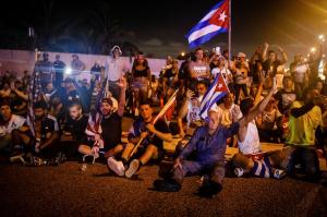 Peste 100 de persoane au fost arestate în urma protestelor din Cuba. O persoană a murit iar internetul a fost întrerupt