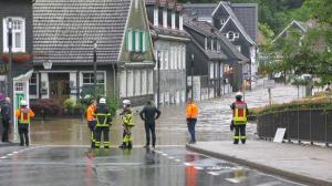 Dezastru în Germania, din cauza ploilor torenţiale. Zeci de oameni dispăruţi, case prăbuşite, maşini sub ape, pompieri morţi în misiune