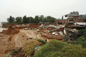 Germania, îngenunchiată în faţa naturii. Alunecări de teren, case distruse, maşini luate de ape şi peste 100 de morţi în urma inundaţiilor devastatoare
