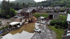 Imagini catastrofale cu inundaţiile secolului în vestul Europei. Peste 150 de oameni au murit în Germania şi Belgia. VIDEO