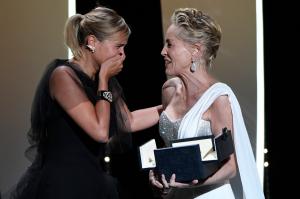 Cannes 2021 - Lungmetrajul "Titane", de Julia Ducournau, premiat cu trofeul Palme d'Or. Lista completă a câştigătorilor