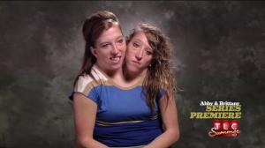 Povestea emoţionantă a gemenelor siameze Abigail și Brittany Hensel. La 31 de ani sunt profesoare de matematică
