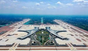 Un aeroport gigant a fost inaugurat în China. Constructia de 10 miliarde de dolari poate găzdui anual 60 de milioane de pasageri