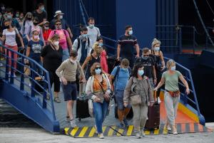Mii de turiști din Grecia, împiedicaţi să se urce în feriboturi, către insule, pentru că nu aveau actele necesare