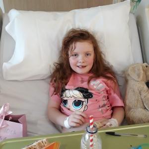 O fetiţă de 8 ani care se plângea de dureri în gât a murit la câteva luni din cauza unei tumori pe creier, în UK: "Un copil bun şi cuminte, o durere cumplită”