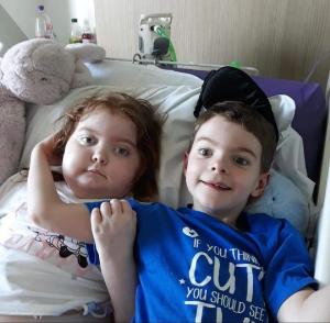 O fetiţă de 8 ani care se plângea de dureri în gât a murit la câteva luni din cauza unei tumori pe creier, în UK: "Un copil bun şi cuminte, o durere cumplită”