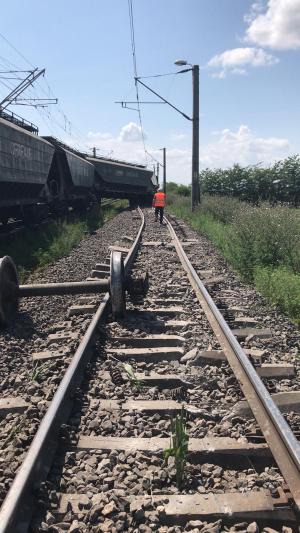 Traficul feroviar este blocat pe ruta Bucureşti - Constanţa. Un tren de marfă a deraiat la Feteşti