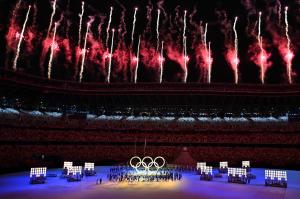 Ceremonia de deschidere a Jocurilor Olimpice, umbrită de pandemie.  Organizatorii au adus un omagiu medicilor