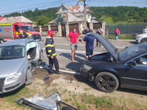 Cinci victime în urma unui nou accident rutier, în Bacău. Trei copii şi doi adulţi au fost transportaţi la spital