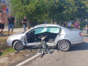 Cinci victime în urma unui nou accident rutier, în Bacău. Trei copii şi doi adulţi au fost transportaţi la spital