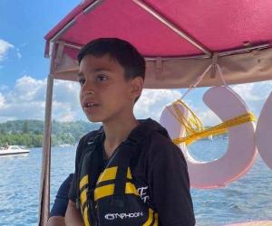 O mamă de 29 de ani, fiul de 9 ani şi un prieten de familie, scoşi fără viaţă dintr-un lac. Un alt băieţel de 7 ani este în stare critică, în UK