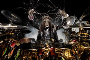 Membrul fondator al trupei Slipknot, Joey Jordison, a murit în somn, la 46 de ani. Familia a făcut anunţul: "Un sentiment de durere de nedescris”