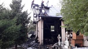 O biserică s-a făcut scrum într-un incendiu, în Vrancea. Pompierii nu au putut salva nimic din calea flăcărilor