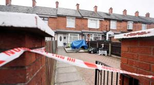 Româncă acuzată că și-a înjunghiat copiii, în Belfast. Fiul de 8 luni a murit, surioara lui este în stare critică la spital