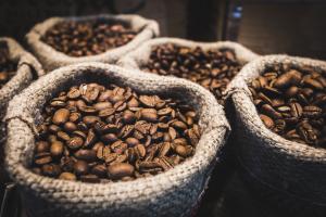 Seceta din Brazilia scumpeşte cafeaua cu 60% faţă de anul trecut