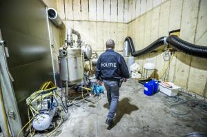 Laborator uriaș de droguri sintetice, descoperit de poliția olandeză într-un sat din sud-estul ţării. Producea droguri de un milion de euro pe zi