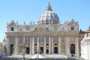 Cardinal pus sub acuzare, la Vatican. Angelo Becciu va fi judecat delapidare, spălare de bani, fraudă, extorcare şi abuz în serviciu