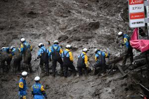 80 de persoane, date dispărute în urma alunecărilor de teren, "ca un tsunami", din Japonia