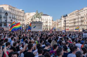 Tânăr de 24 de ani bătut până la moarte, în Spania. Proteste masive ale organizațiilor LGBT+, se cere dreptate: "Ei sunt pe cale să ne omoare!"