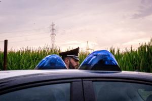 Tinere ucise pe câmp, strivite de o combină agricolă în lanul de porumb. Una dintre fete a apucat să sune după ajutor, în Italia