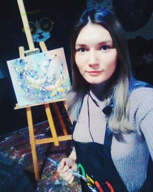 Tânără pictoriţă, omorâtă de propria mamă, medic pediatru. Anastasia a fost înjunghiată de 8 ori, într-un apartament din Moscova