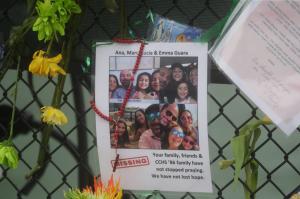 Cele două surori găsite moarte, alături de părinţi, sub dărâmăturile din blocul groazei din Miami, înmormântate în acelaşi sicriu: "O tragedie de nedescris"