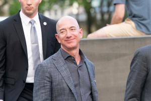 Jeff Bezos este mai bogat ca oricând. Averea sa a ajuns la 211 miliarde $