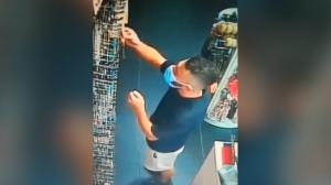 Cum a reușit un bărbat să fure bijuterii dintr-un magazin din Cluj. Totul a fost suprins de camerele de supraveghere