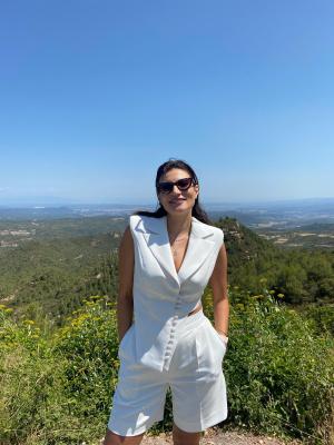 Ioana Ginghină, vacanţă în familie, în Spania şi în Grecia, înaintea revenirii pe platoul de filmare de la Adela