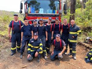Pompierii români, impresionaţi de gestul localnicilor greci: "Ne-au aşteptat special să ne aplaude, am rămas uimiţi"