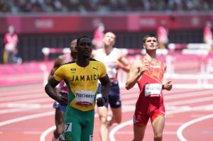 Un atlet jamaican s-a rătăcit prin Tokyo şi a fost la un pas să rateze proba în care trebuia să concureze. O voluntară i-a dat bani de taxi, iar apoi a devenit campion olimpic