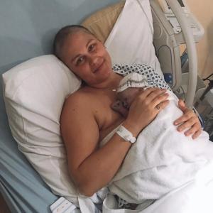 O mamă a trei copii a aflat că are cancer în stadiu terminal la o zi după ce a împlinit 31 de ani, în Anglia: "Avea nişte dureri de spate"