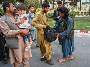 Talibanii au bătut de trei ori la ușa unei femei. A patra oară, au ucis-o: ”Mama le-a spus că nu mai poate să gătească pentru ei”