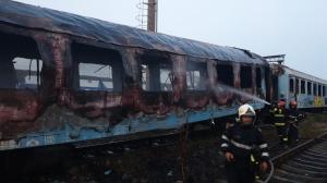 Incendiu la vagoane de tren dezafectate, în zona Calea Giuleşti din Bucureşti. Pompierii intervin cu şase autospeciale
