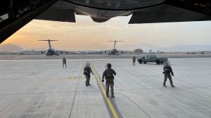 Un singur român a fost evacuat din Afganistan cu avionul militar trimis de România. Ceilalți 15 care au solicitat ajutor nu reușesc să ajungă la aeroport