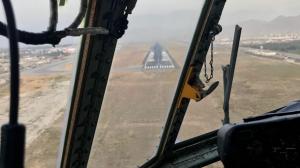 Primele imagini cu românul salvat din Afganistan. El a fost extras din Kabul cu o aeronavă C-130 Hercules