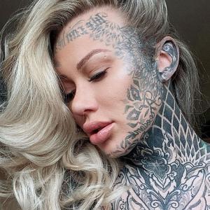 Cum arăta "cea mai tatuată femeie din Marea Britanie" înainte de transformare: „Îmi place să ies în evidenţă"