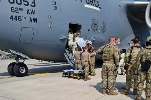 Bebelușul afgan născut la bordul unui avion american de evacuare a primit numele ”Reach”, după indicativul de apel al aeronavei