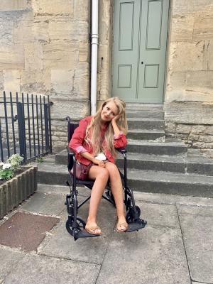 "Sincer simțeam că mor, aveam dureri în fiecare zi" Tânără de 28 de ani, lasată în scaun cu rotile de mucegaiul din apartament, în UK