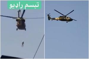 VIDEO. Talibanii se laudă că au reușit să zboare cu un elicopter Black Hawk în Kandahar. Armata SUA spune că a distrus zeci de avioane şi blindate