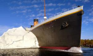 "Blestemul" Titanicului a lovit din nou. Peretele de gheață de la un muzeu dedicat dezastrului maritim s-a prăbușit și a rănit 3 persoane