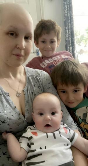 O mamă diagnosticată cu cancer a decis să-şi amputeze piciorul pentru a salva viaţa copilului nenăscut, în Anglia: „Aş mai putea trăi câteva luni ori câţiva ani. Nu contează"