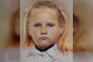 O fetiță dispărută de 3 luni a fost găsită moartă, îngropată în subsolul unui bloc din Oriol, în Rusia. Victoria avea doar 9 ani