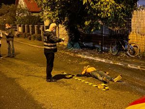 Cadavrul unui tânăr de 22 de ani, găsit pe marginea unei străzi din Baia Mare. Ar fi consumat substanţe interzise