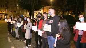 An universitar început cu proteste, la Târgu Mureș. Ca să participe fizic la cursuri, studenții de la UMF sunt nevoiți să se vaccineze ori să se testeze săptămânal