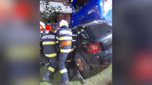 Accident cu 4 morți în localitatea Constantin Daicoviciu din Caraș-Severin, după ce o mașină s-a izbit puternic de un TIR