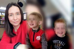 O mamă și fiii ei gemeni, uciși și incendiați de iubitul femeii. Îl cunoscuse pe criminal cu doar o lună în urmă, la o spălătorie auto, în Rusia
